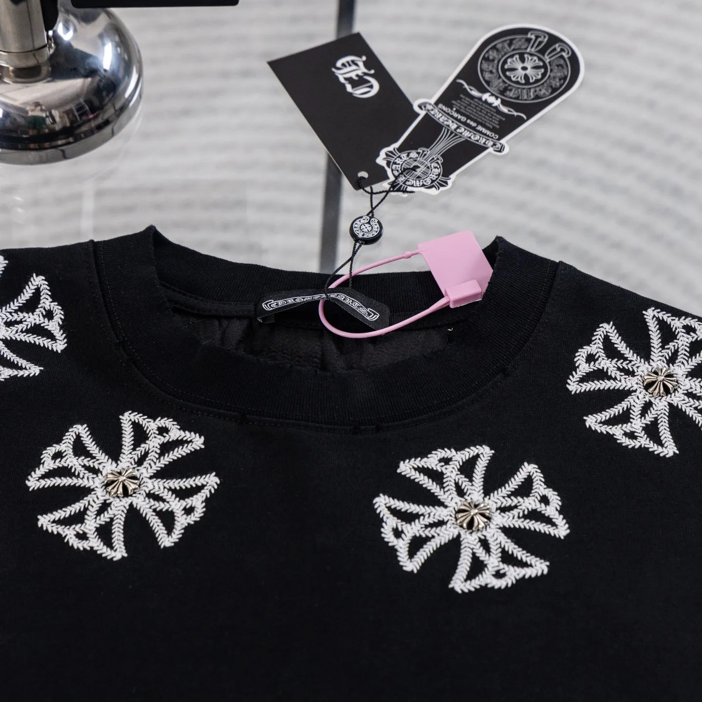 115 Chrome Hearts 26ss New Arrival T Quality ， ！ Richard Stark ， 、 ， 。 Classic ， ， ，Retro 。 Classic ， ， ， 。 ， ， ， ， ， ， ！ Size：S—XL ：Black White